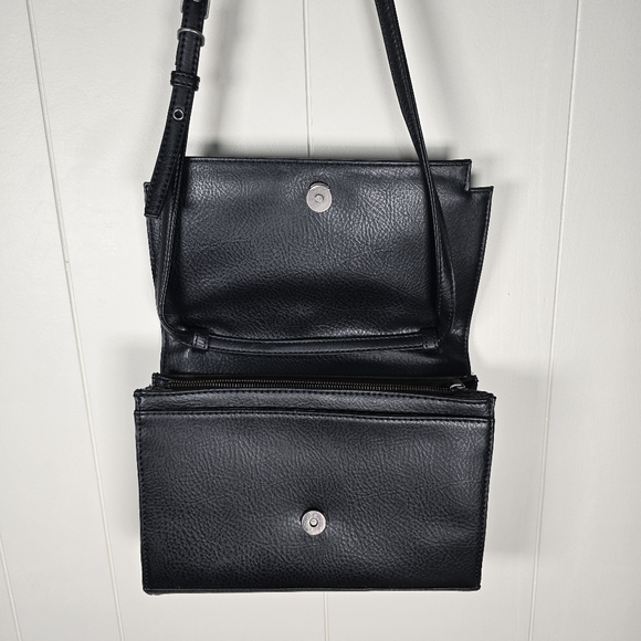 Sleek Matt&Nat Vegan Leather Crossbody Bag - Picture 4 of 9